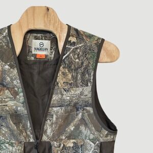 Magellan Outdoors Mens XL Camo Hunting Vest Realtree Edge Full‎ Zip Pockets